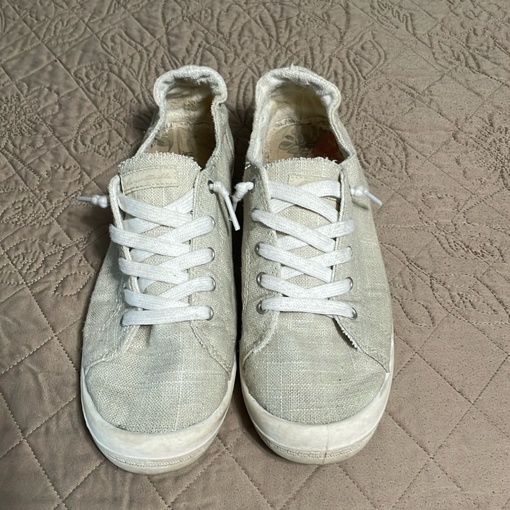 Slip on sneakers